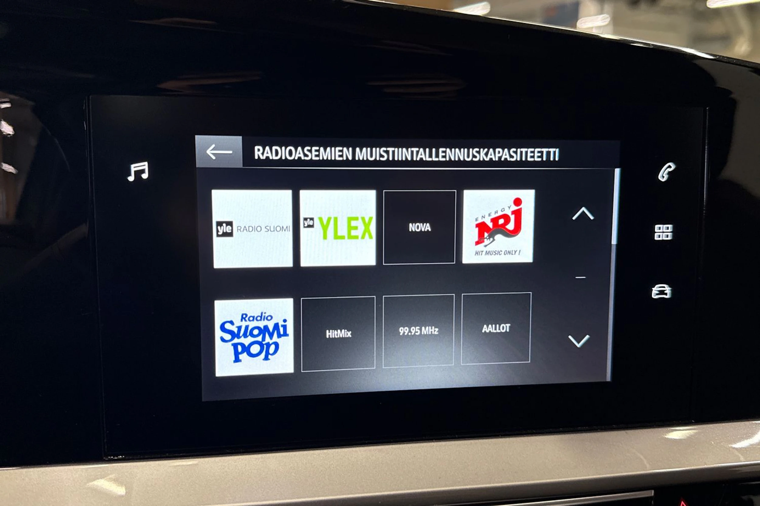 vihreä Opel Mokka-e 2023 kuva 14.
