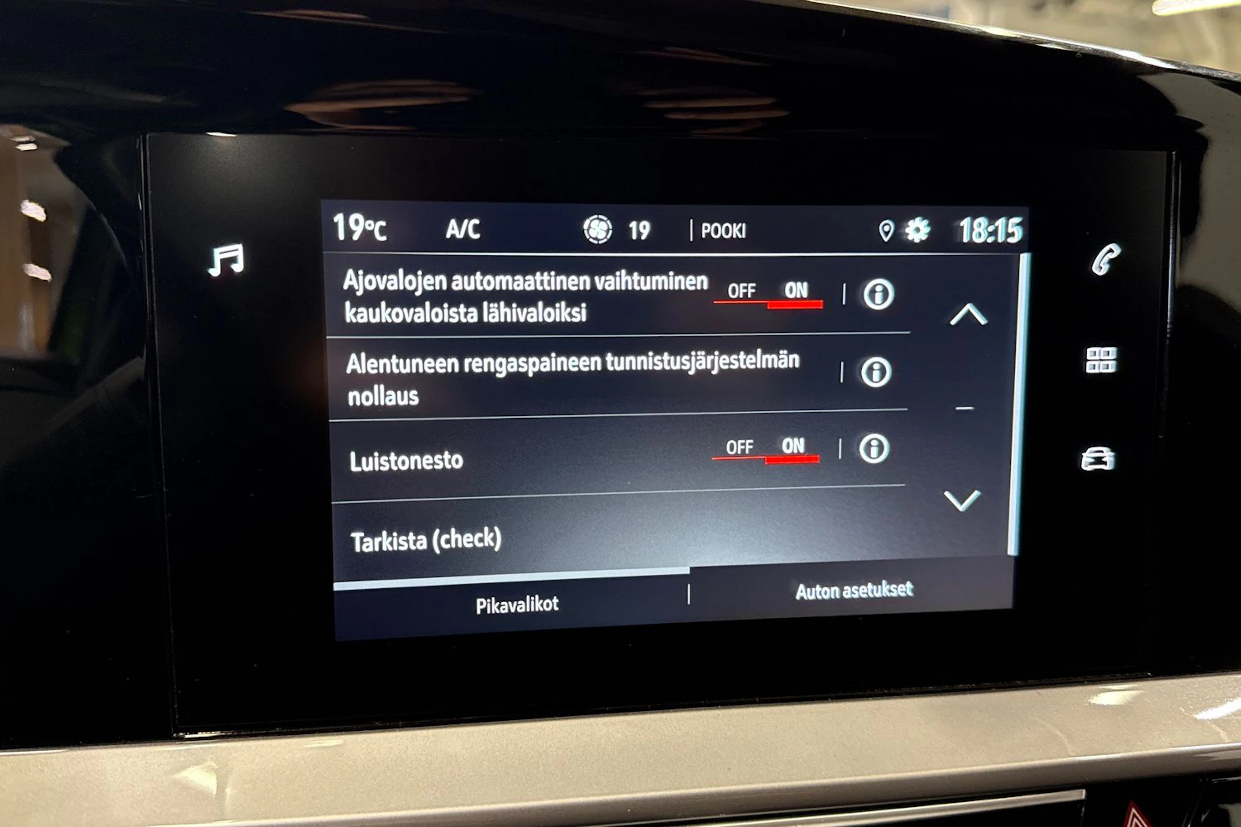 vihreä Opel Mokka-e 2023 kuva 16.