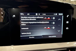 vihreä Opel Mokka-e 2023 kuva 16.