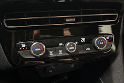 vihreä Opel Mokka-e 2023 kuva 20.