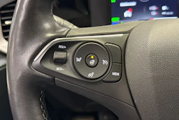vihreä Opel Mokka-e 2023 kuva 23.