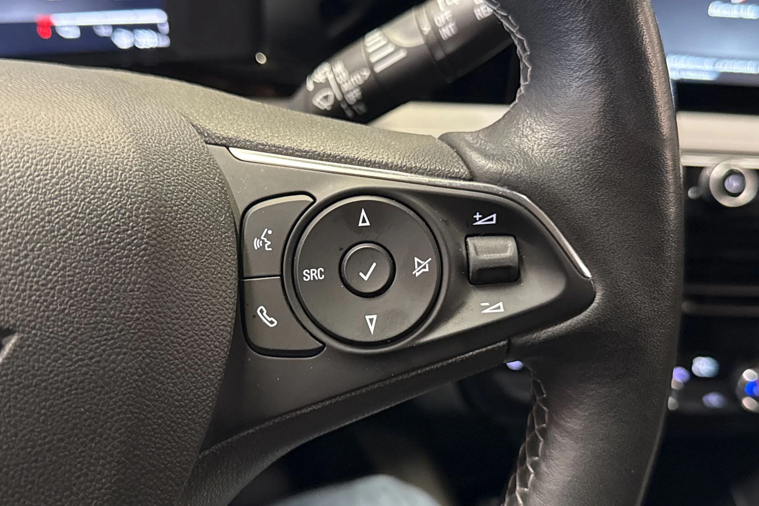 vihreä Opel Mokka-e 2023 kuva 24.