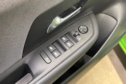 vihreä Opel Mokka-e 2023 kuva 28.