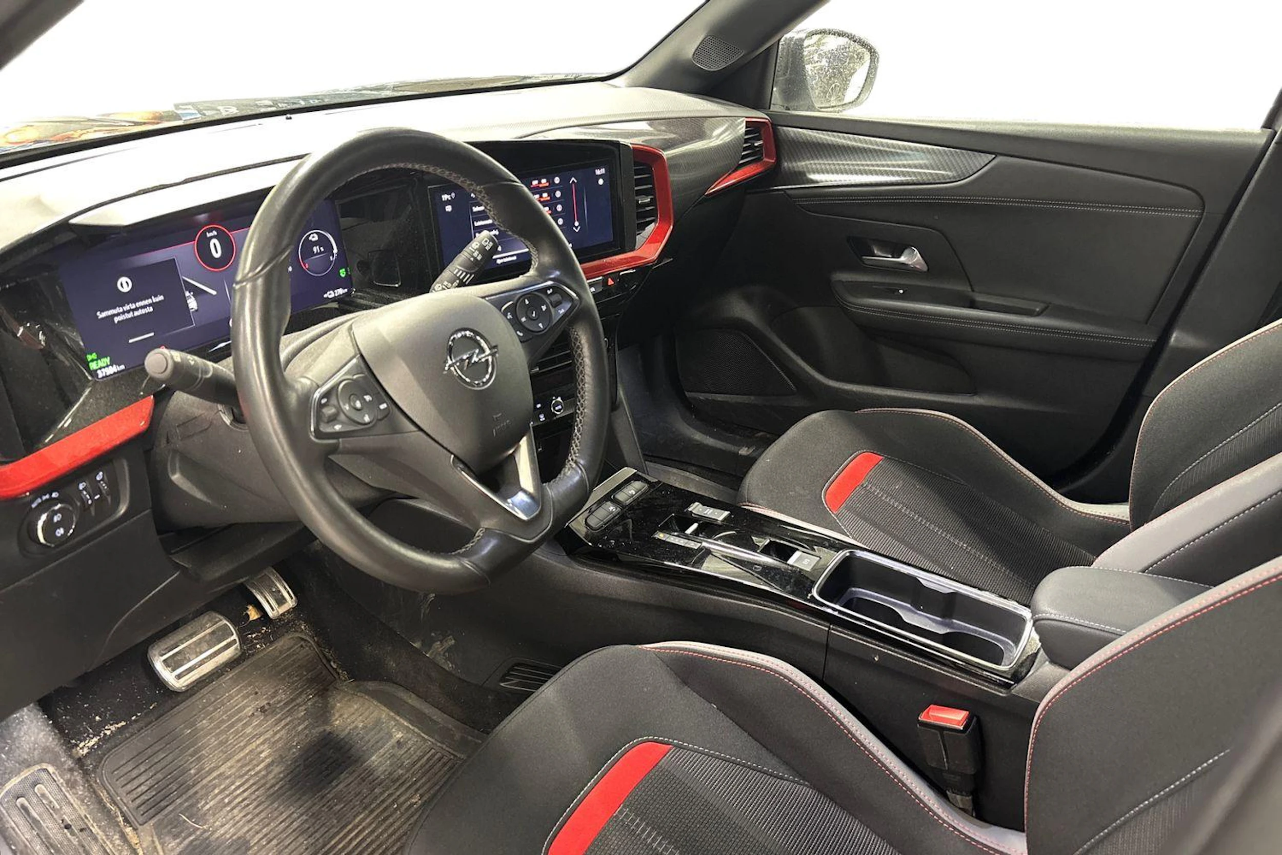 harmaa Opel Mokka-e 2023 kuva 3.