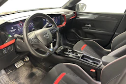 harmaa Opel Mokka-e 2023 kuva 3.