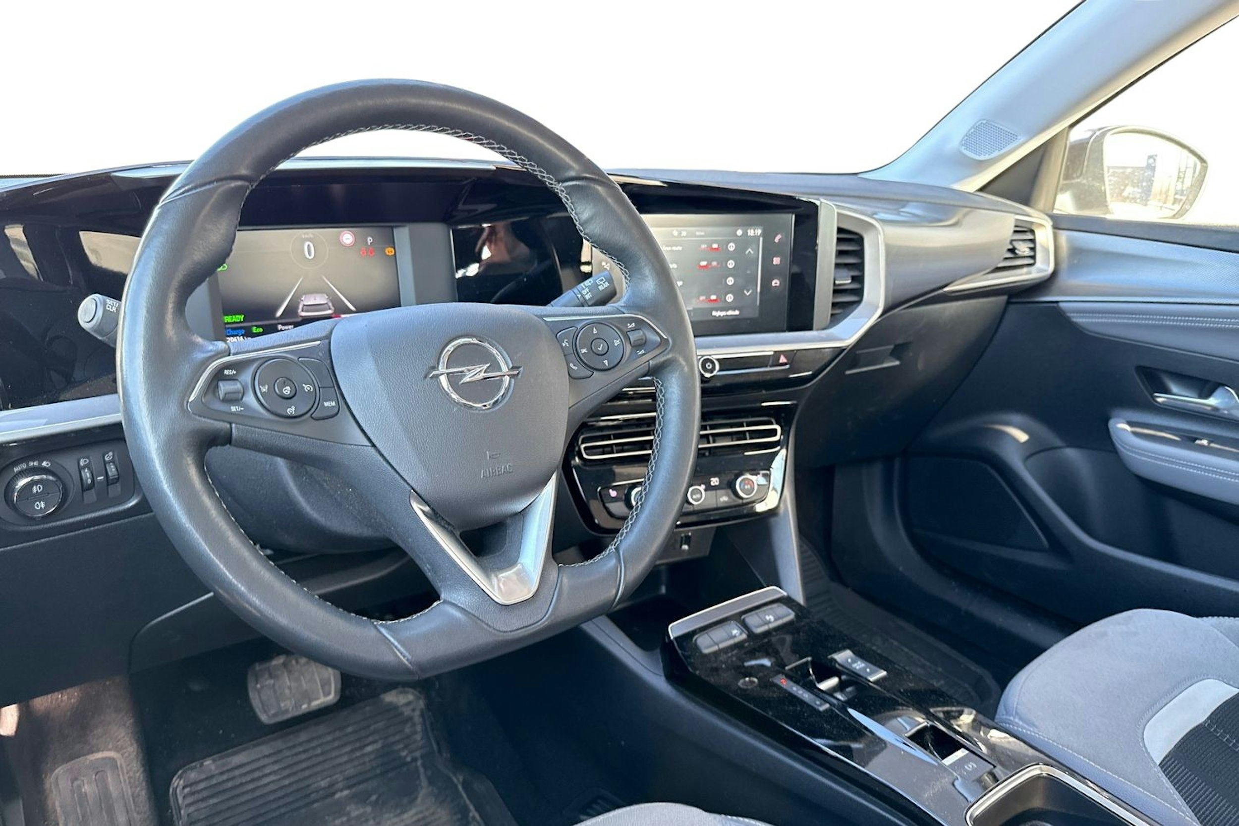 valkoinen Opel Mokka-e 2023 kuva 3.