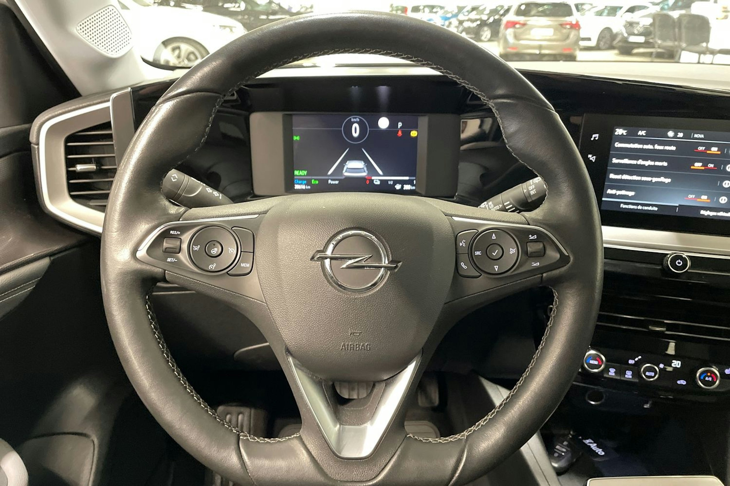 valkoinen Opel Mokka-e 2023 kuva 15.