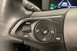 valkoinen Opel Mokka-e 2023 kuva 17.