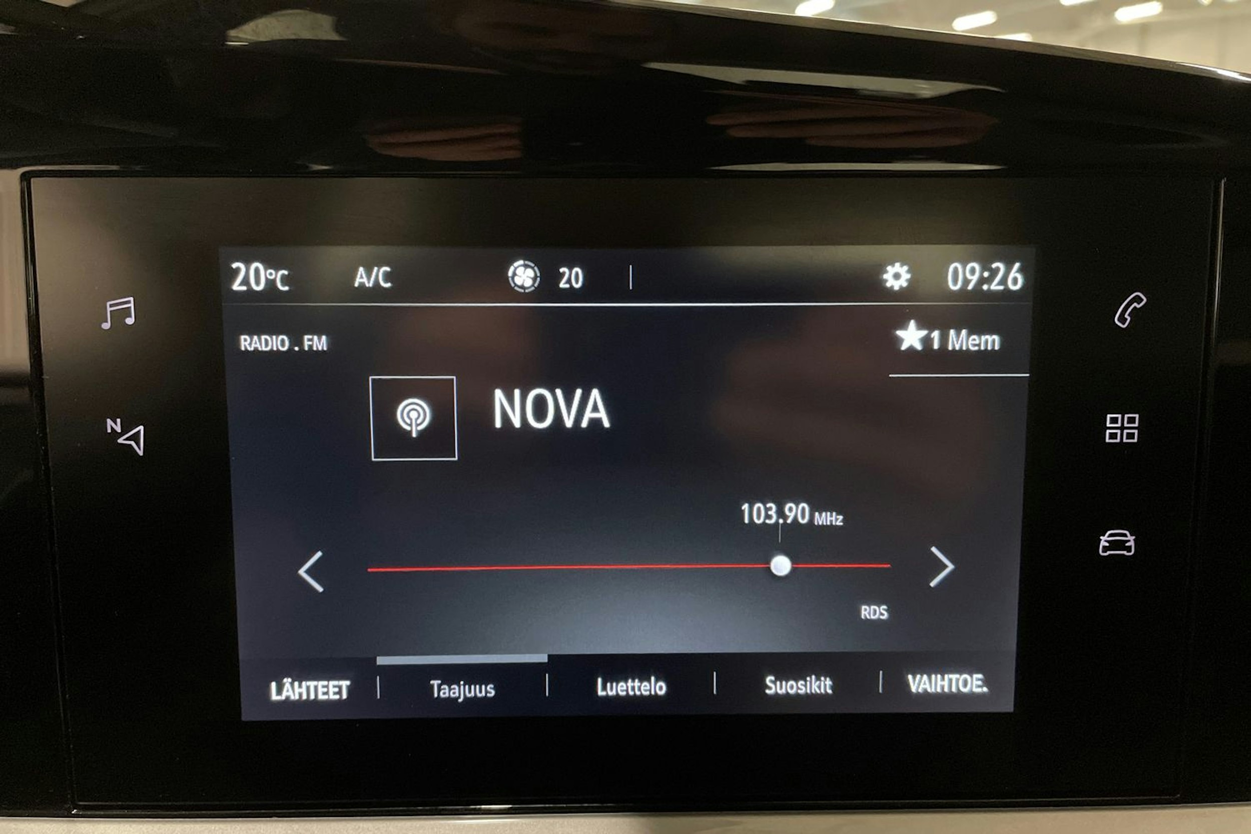 valkoinen Opel Mokka-e 2023 kuva 21.