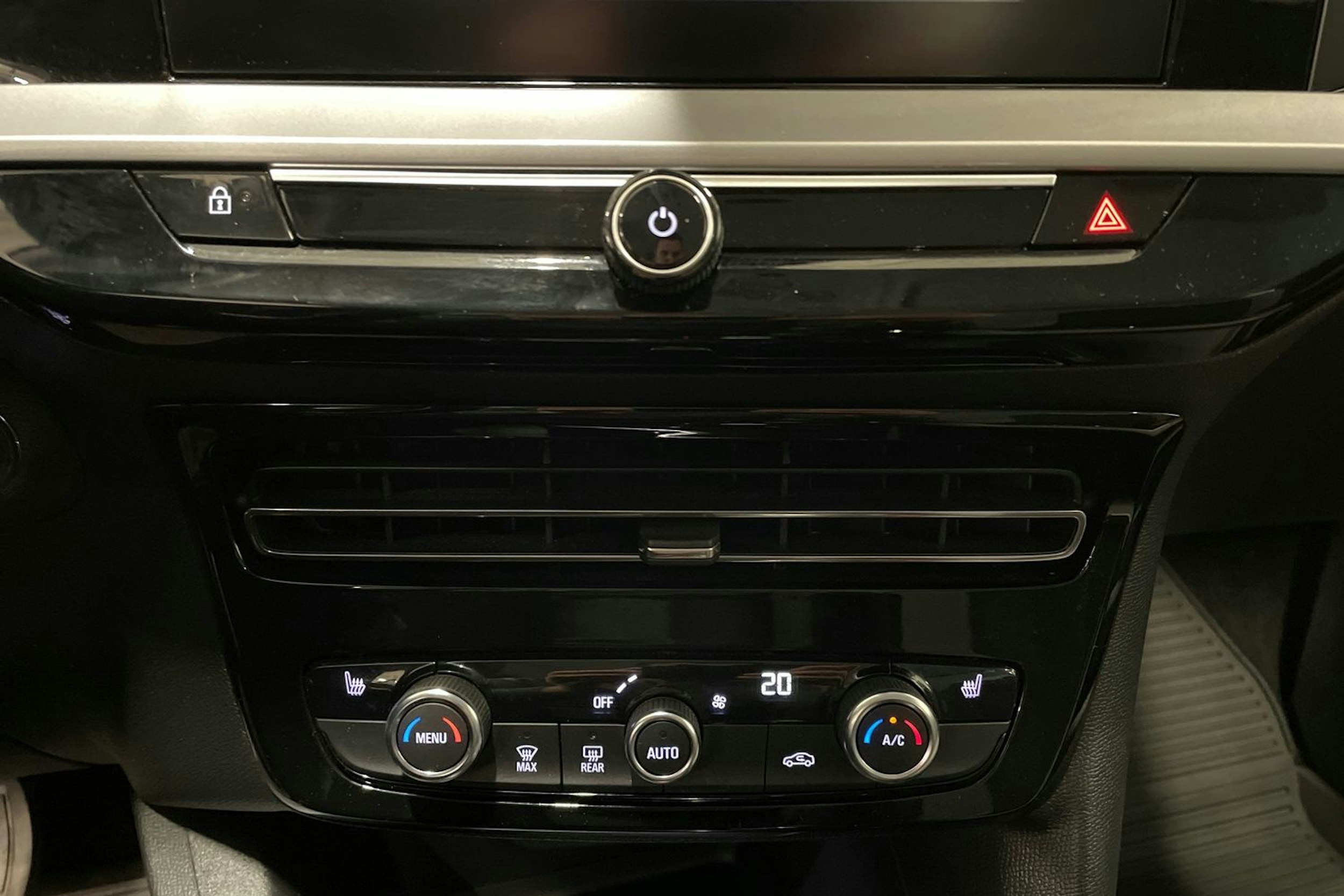valkoinen Opel Mokka-e 2023 kuva 24.