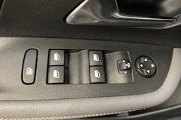 valkoinen Opel Mokka-e 2023 kuva 28.