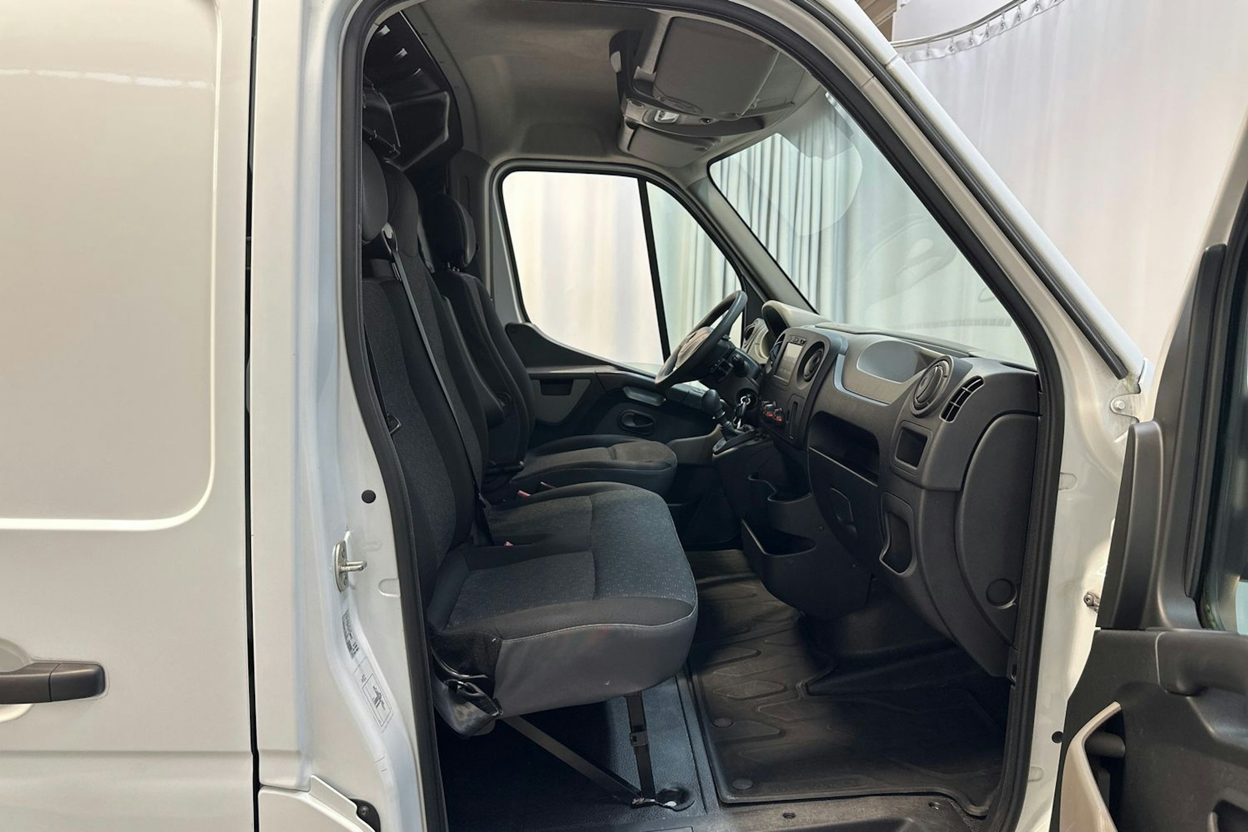 valkoinen Opel Movano 2017 kuva 19.