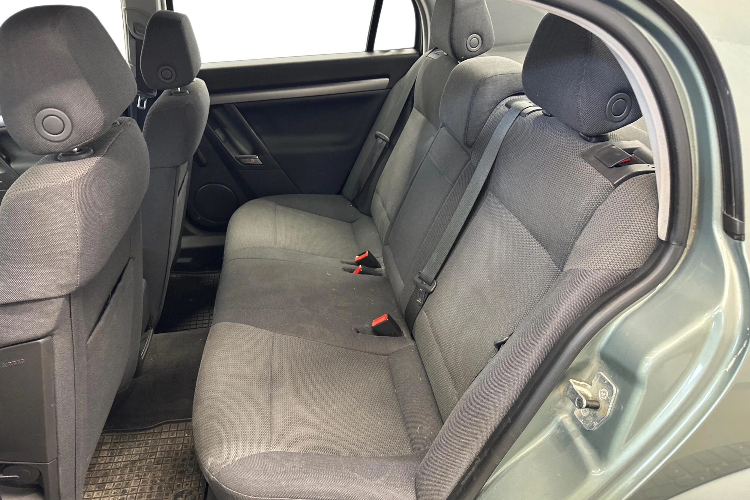 vihreä Opel Vectra 2003 kuva 8.