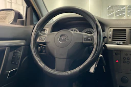 musta Opel Vectra 2006 kuva 12.