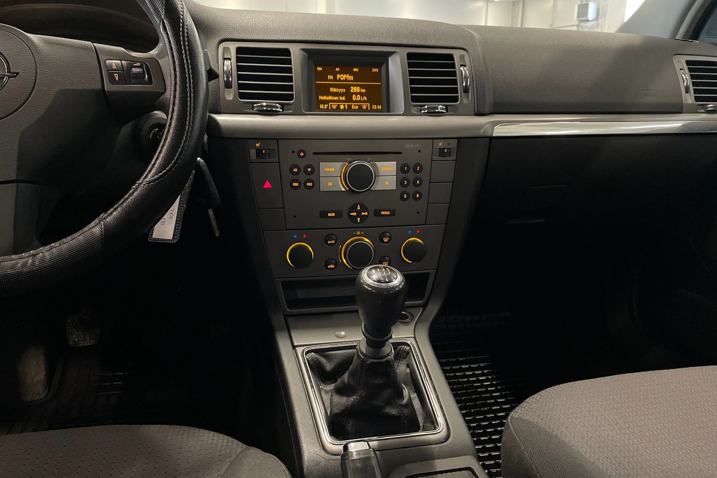 musta Opel Vectra 2006 kuva 16.