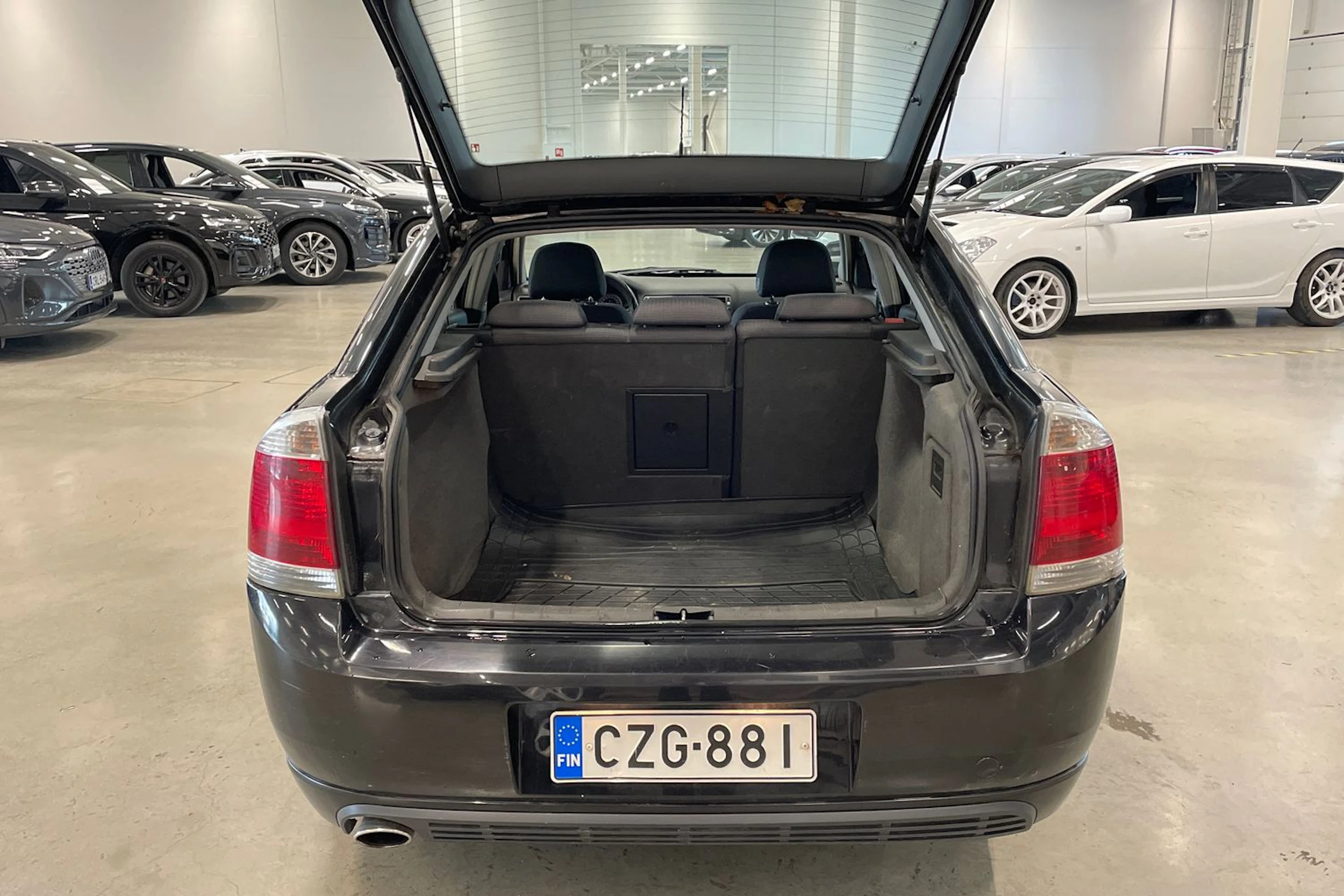 musta Opel Vectra 2006 kuva 21.