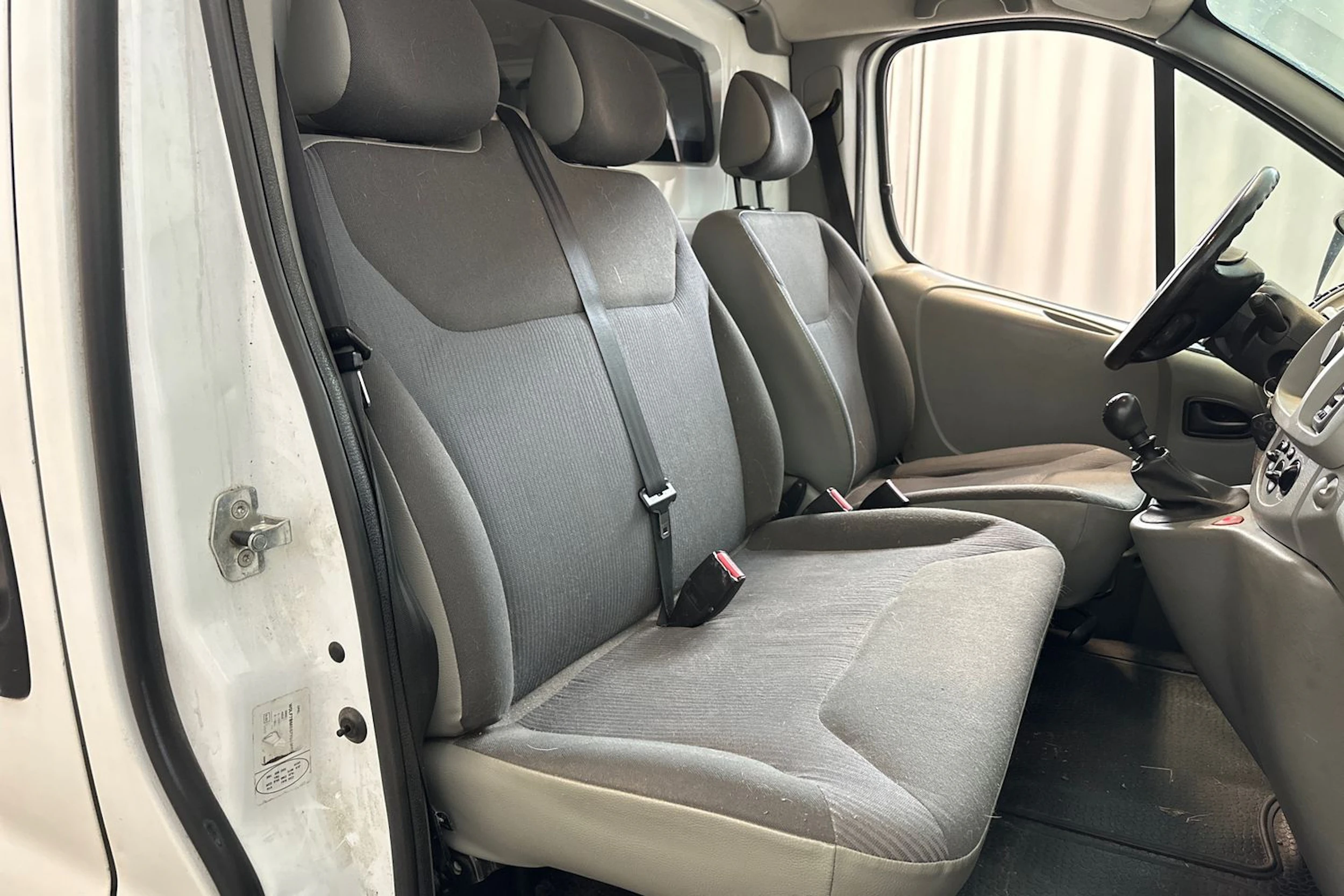valkoinen Opel Vivaro 2007 kuva 11.