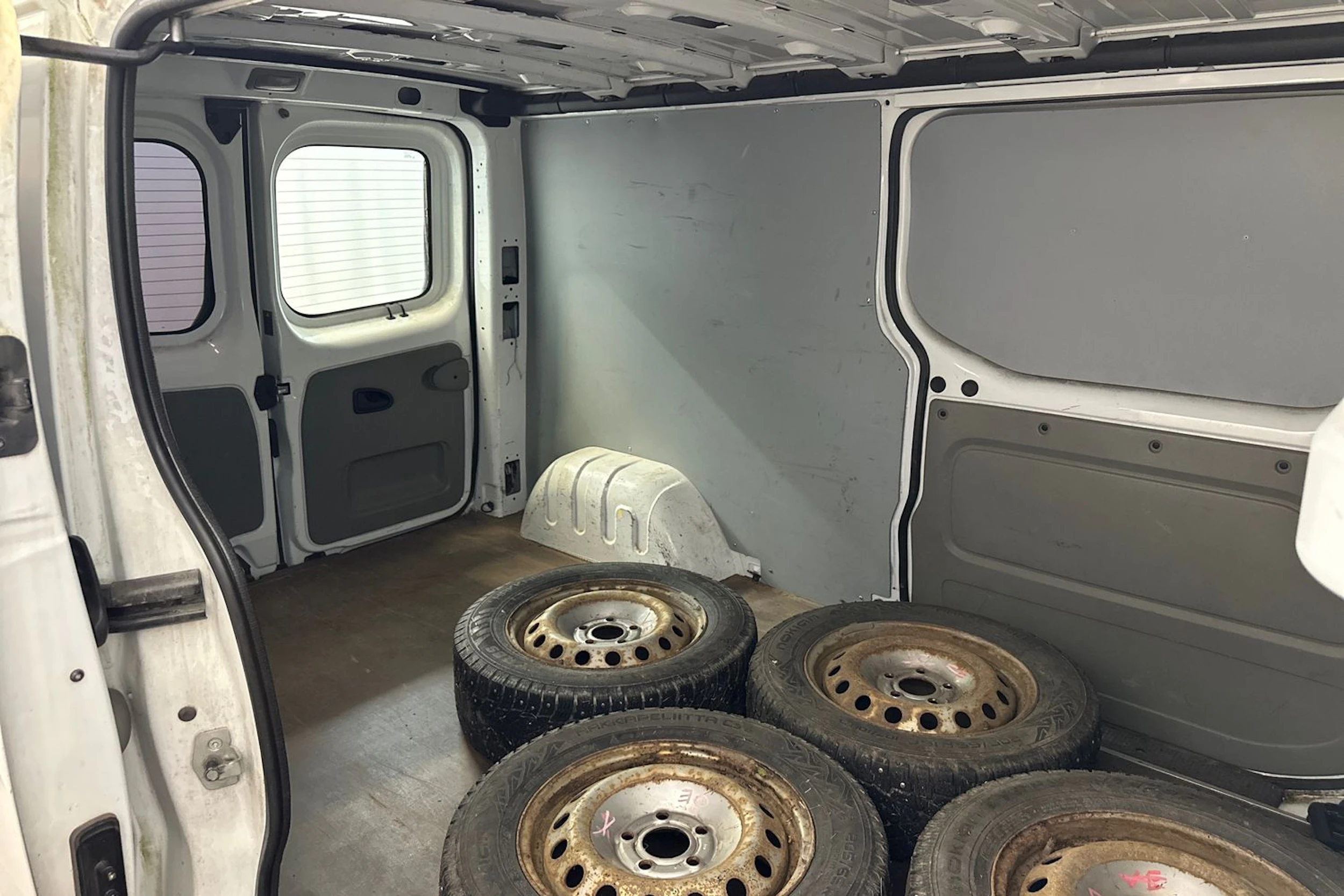 valkoinen Opel Vivaro 2007 kuva 13.