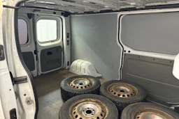 valkoinen Opel Vivaro 2007 kuva 13.