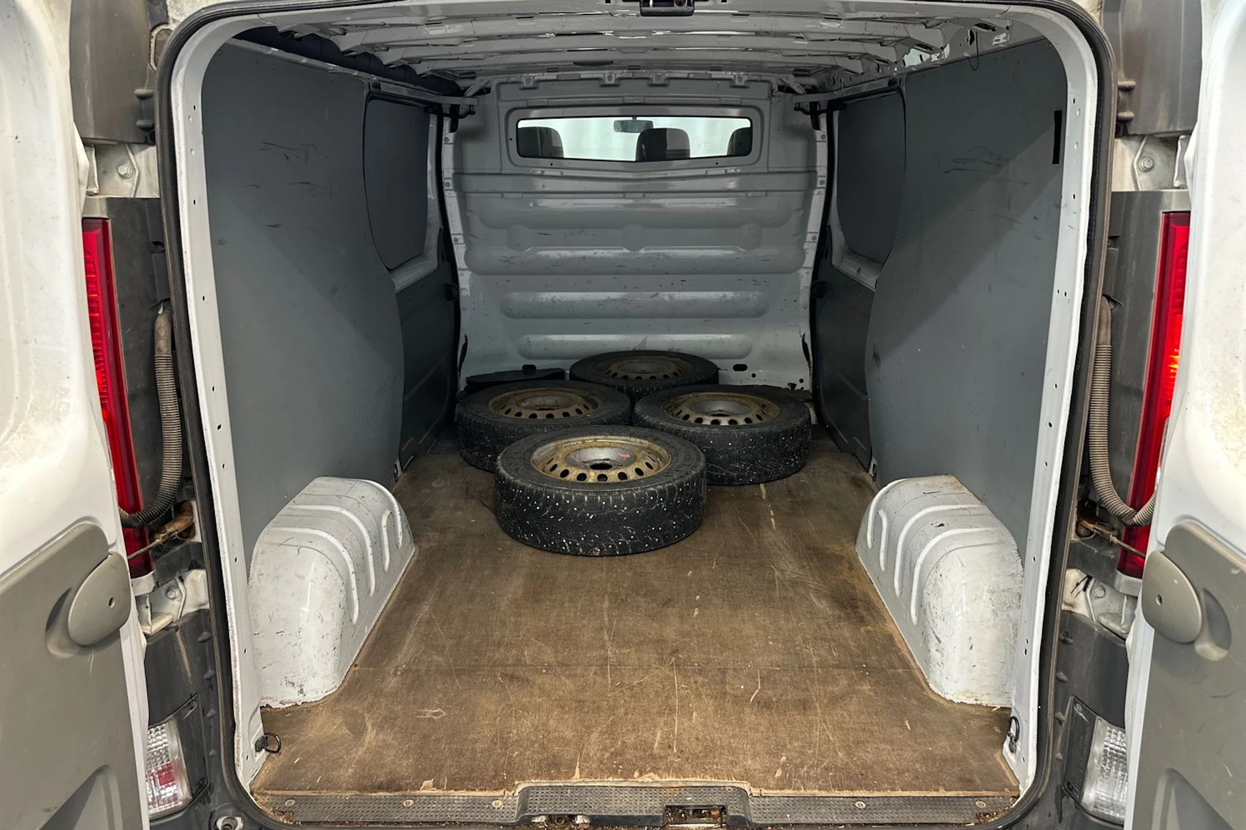 valkoinen Opel Vivaro 2007 kuva 14.
