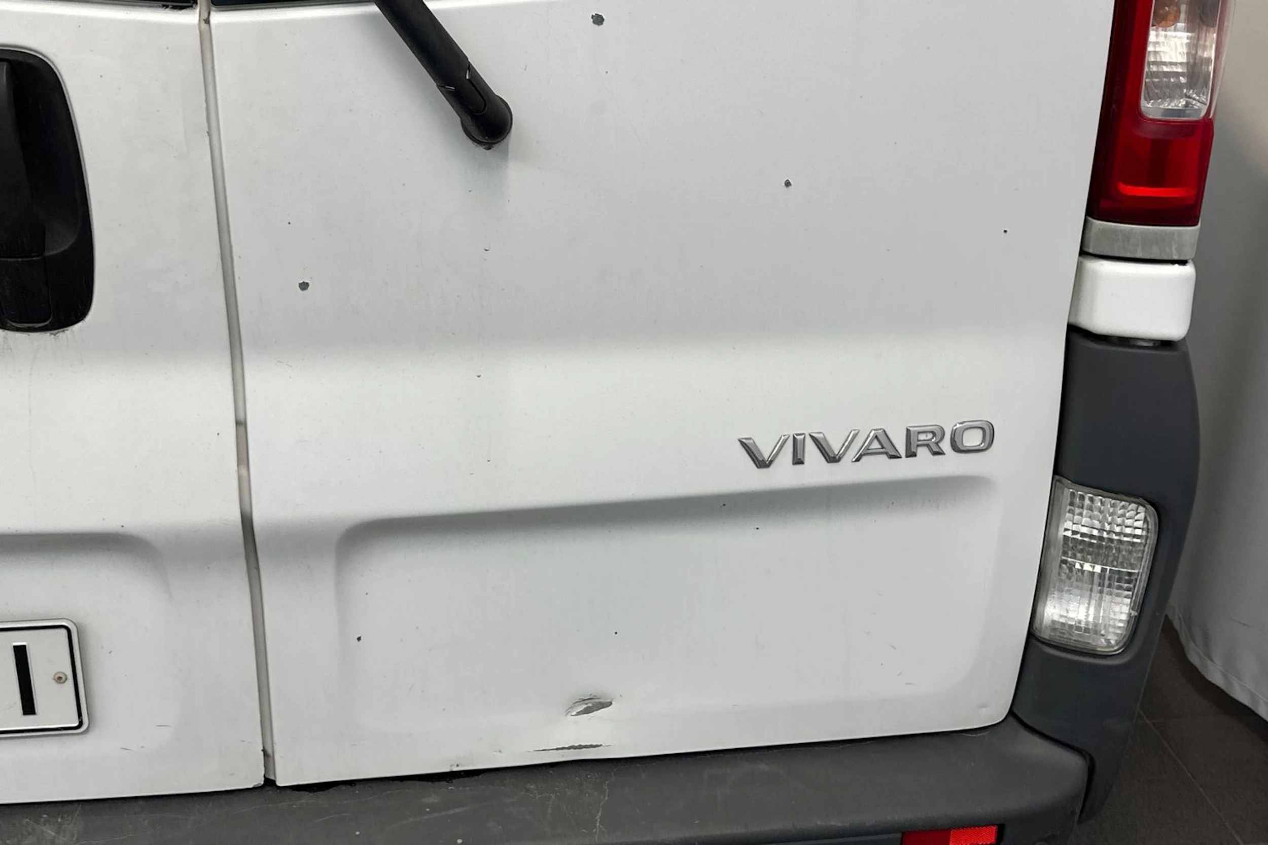 valkoinen Opel Vivaro 2007 kuva 35.