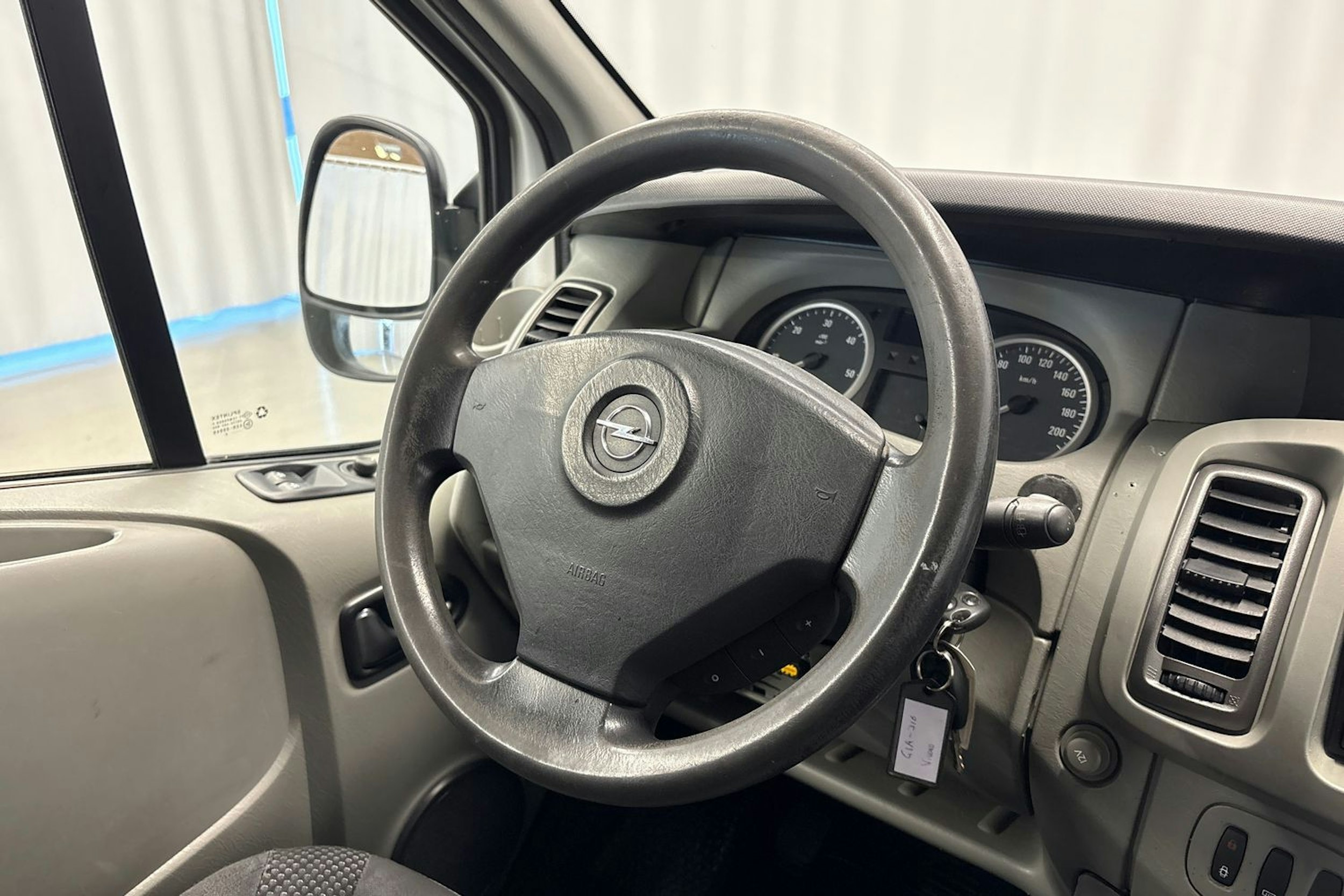 valkoinen Opel Vivaro 2008 kuva 10.