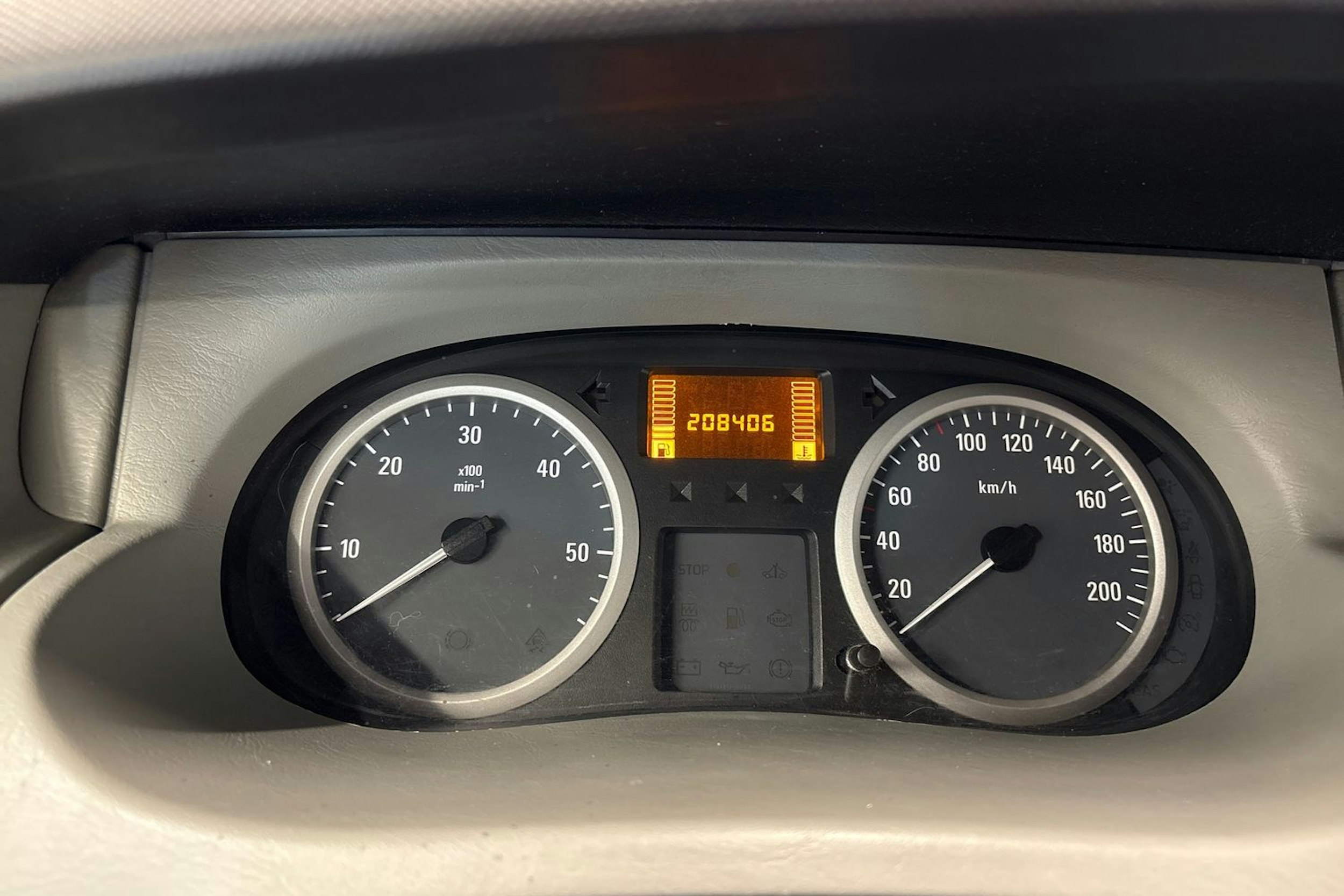 valkoinen Opel Vivaro 2008 kuva 11.