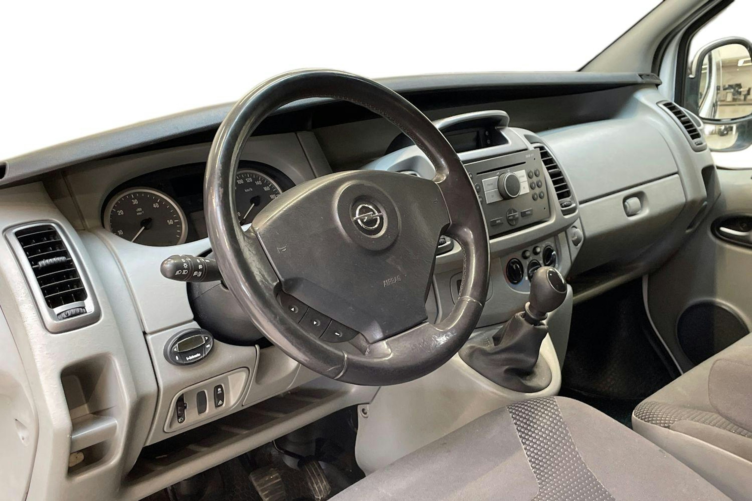 valkoinen Opel Vivaro 2010 kuva 7.