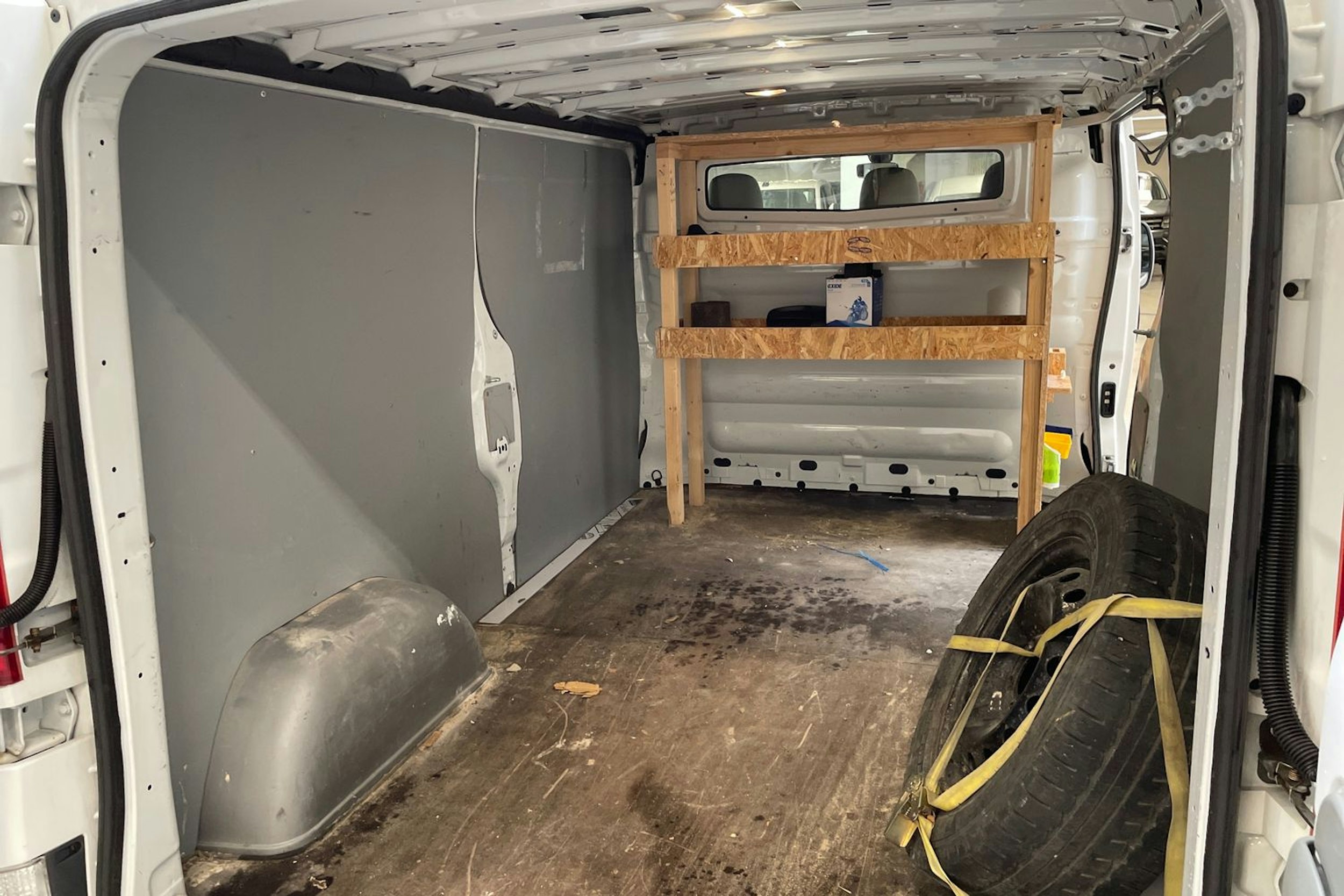 valkoinen Opel Vivaro 2010 kuva 13.