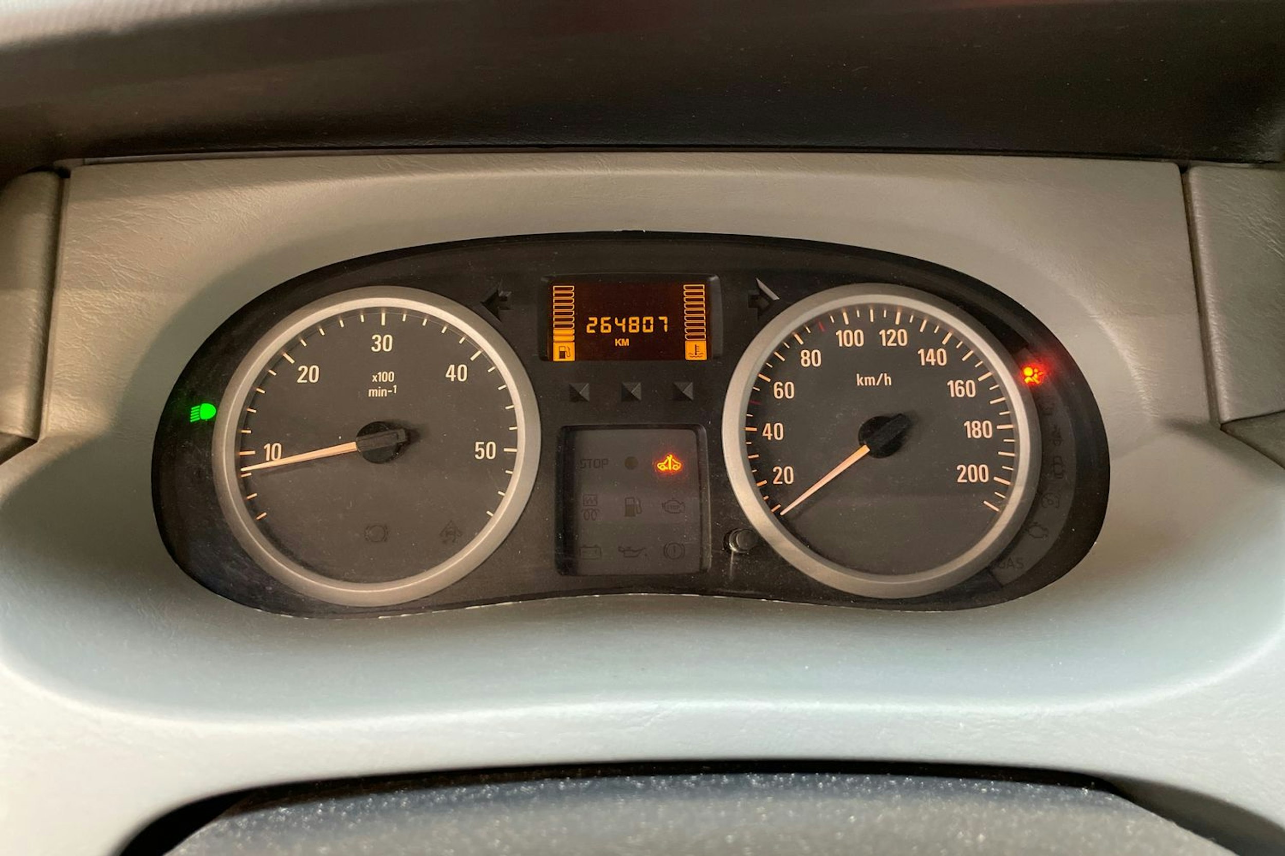 valkoinen Opel Vivaro 2010 kuva 16.