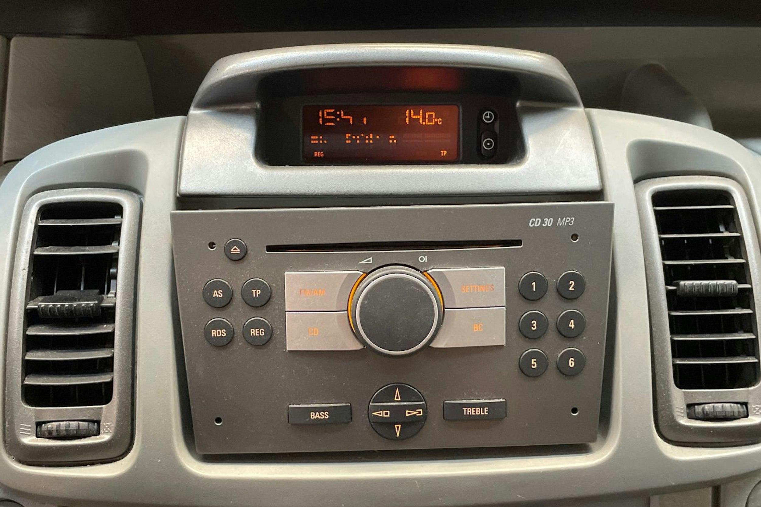 valkoinen Opel Vivaro 2010 kuva 17.