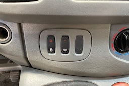valkoinen Opel Vivaro 2010 kuva 19.