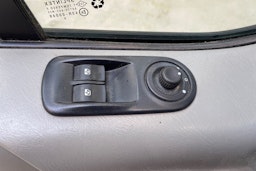 valkoinen Opel Vivaro 2010 kuva 22.