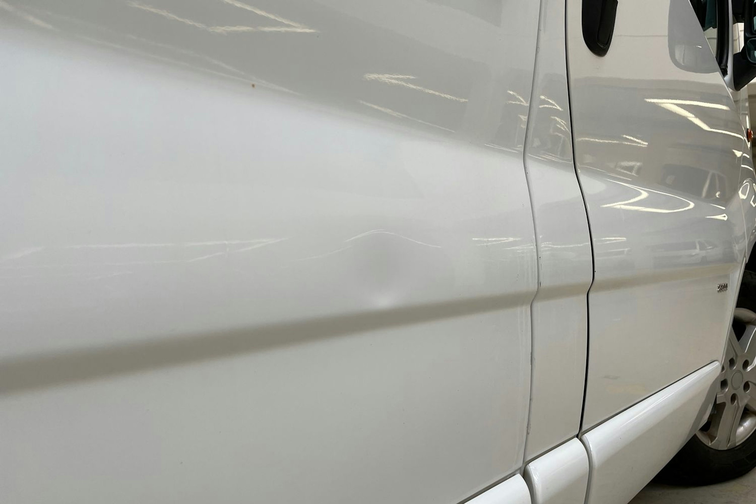 valkoinen Opel Vivaro 2010 kuva 27.