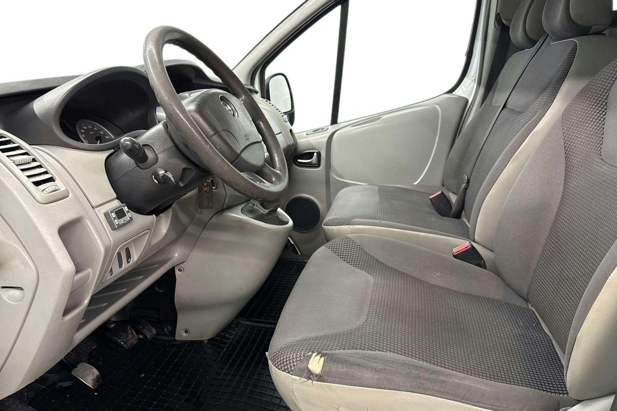 valkoinen Opel Vivaro 2012 kuva 8.