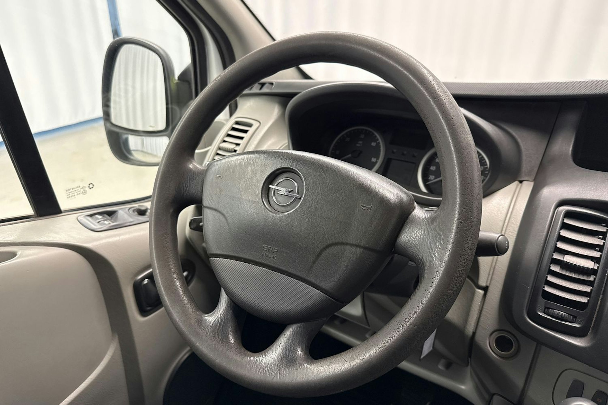 valkoinen Opel Vivaro 2012 kuva 13.
