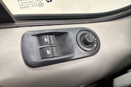 valkoinen Opel Vivaro 2012 kuva 18.