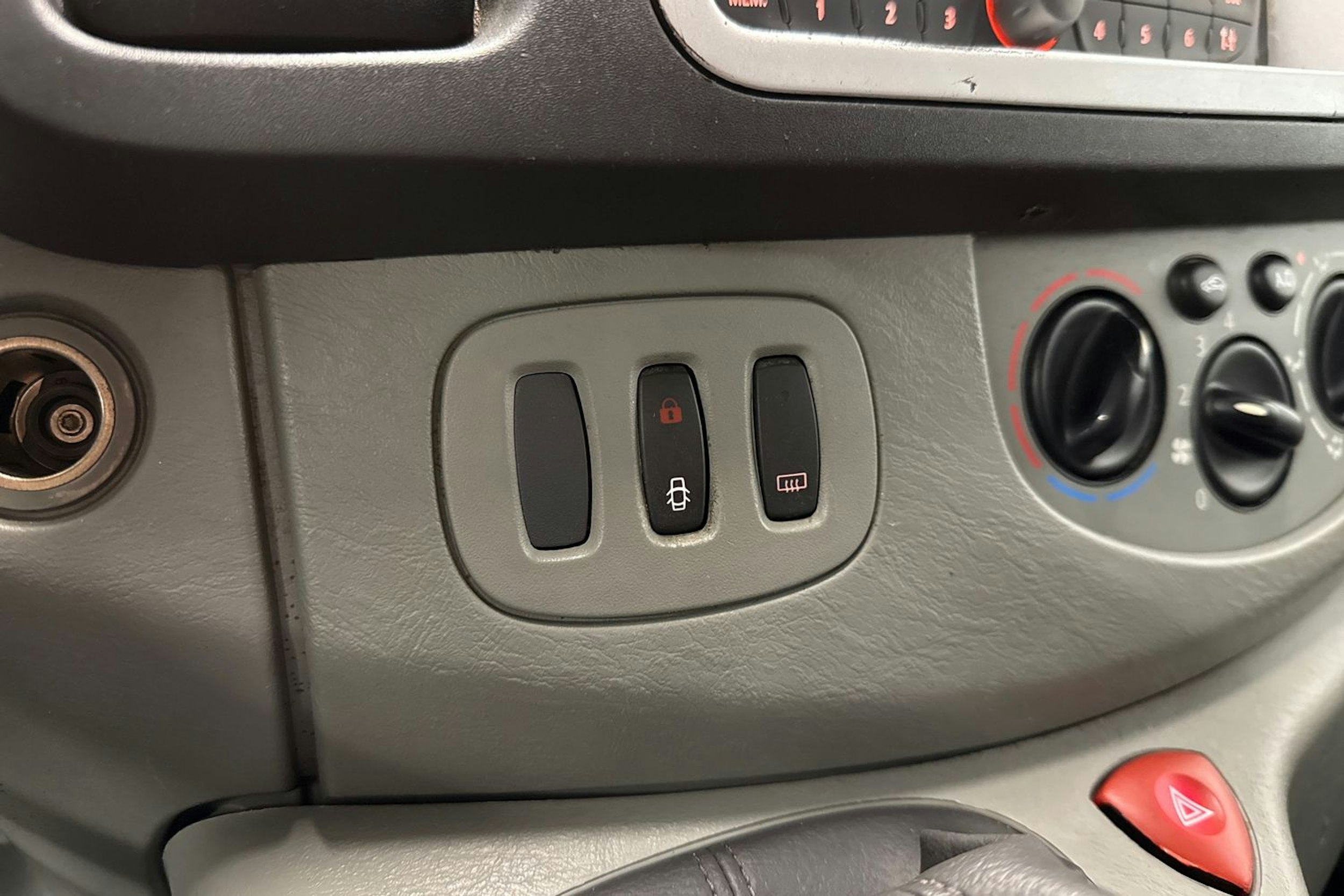 valkoinen Opel Vivaro 2012 kuva 20.