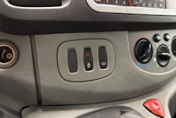 valkoinen Opel Vivaro 2012 kuva 20.