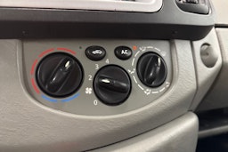 valkoinen Opel Vivaro 2012 kuva 21.