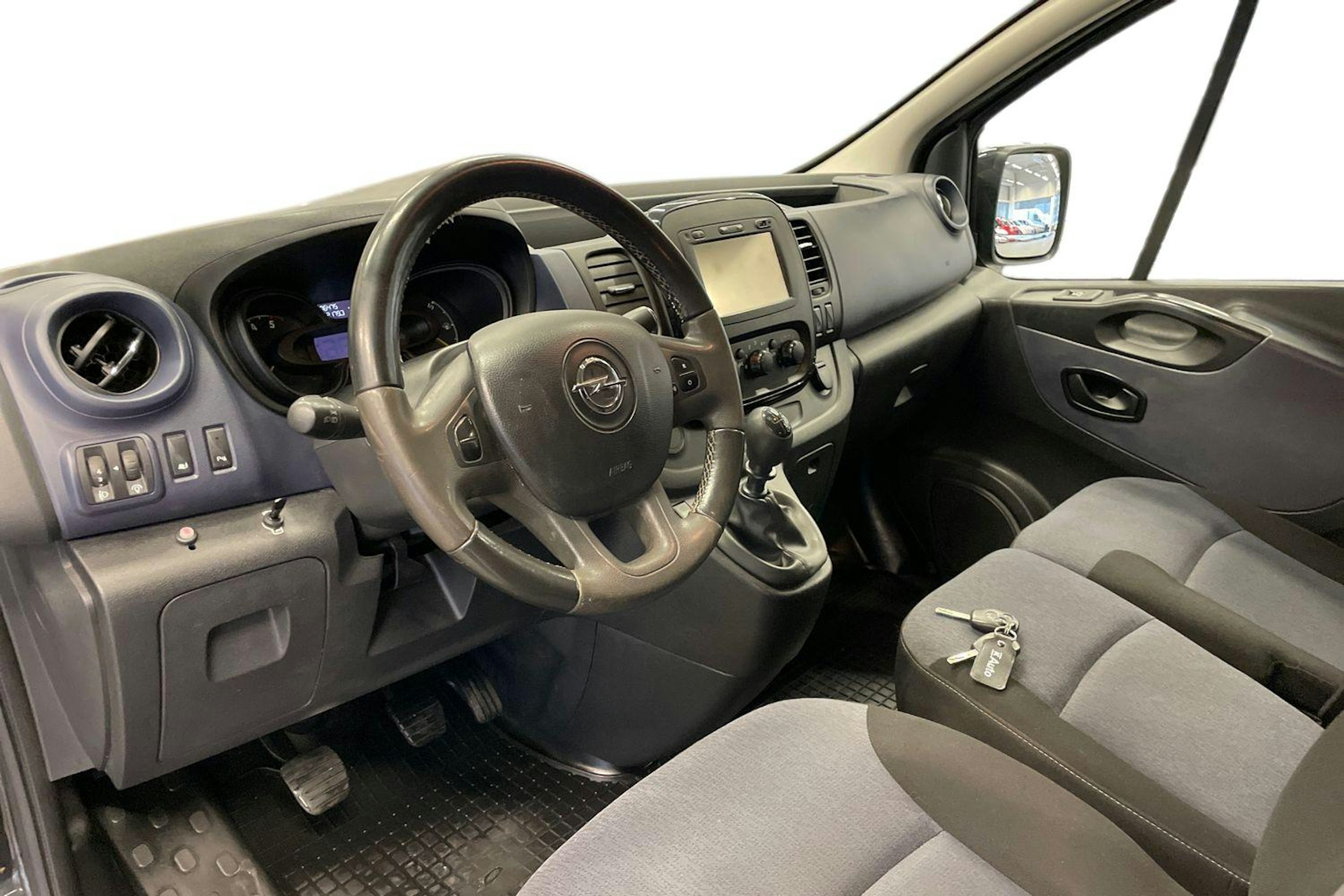 musta Opel Vivaro 2015 kuva 7.