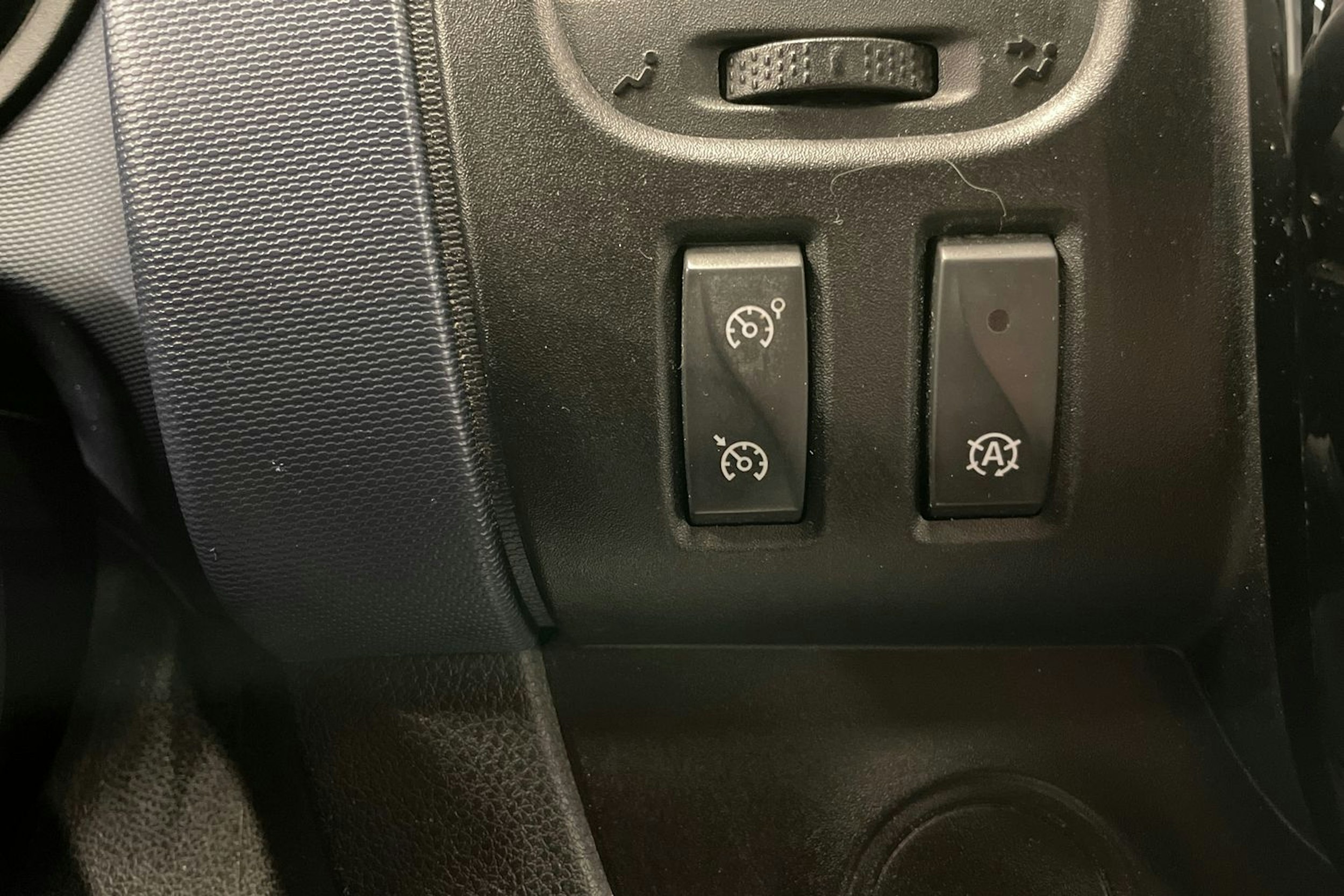 musta Opel Vivaro 2015 kuva 17.