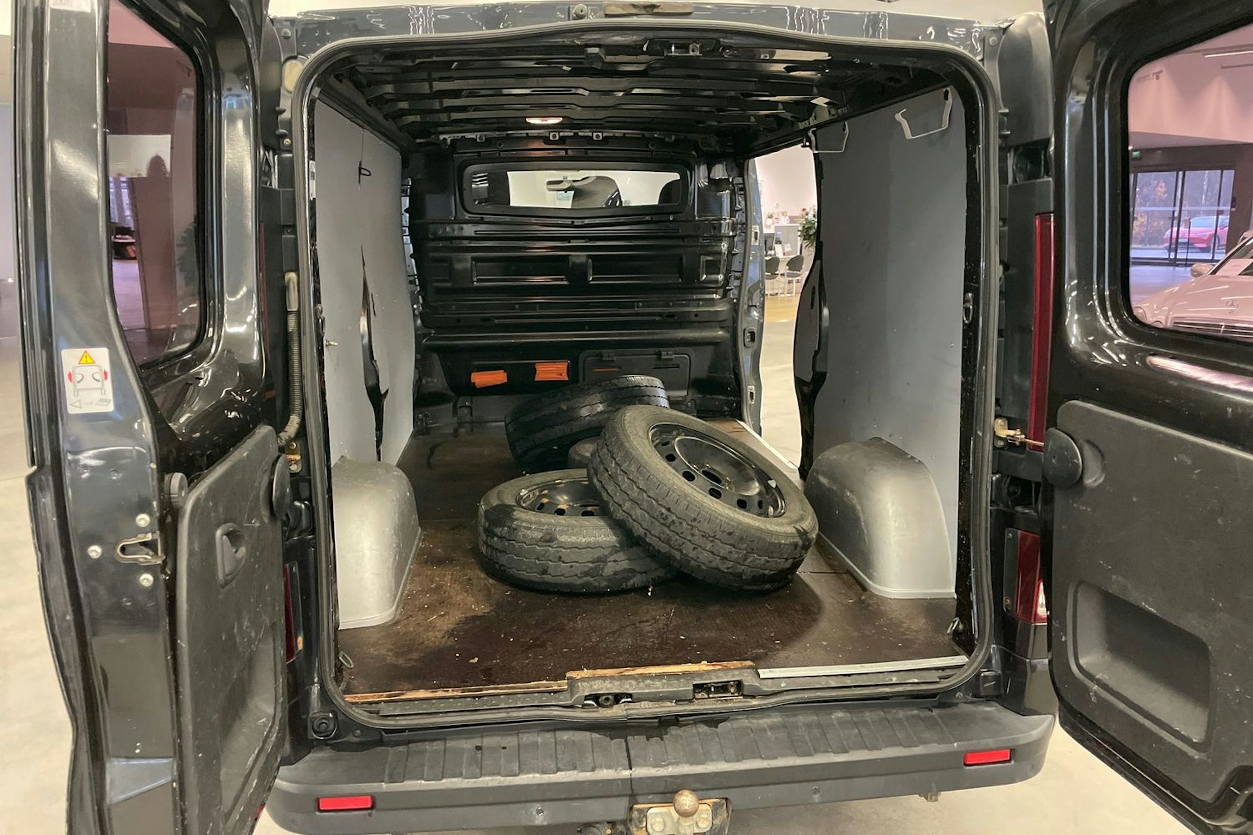 musta Opel Vivaro 2015 kuva 18.