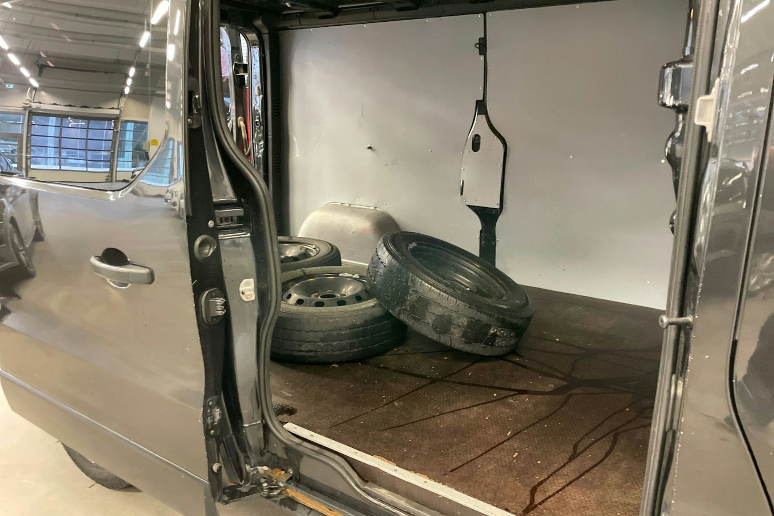 musta Opel Vivaro 2015 kuva 19.