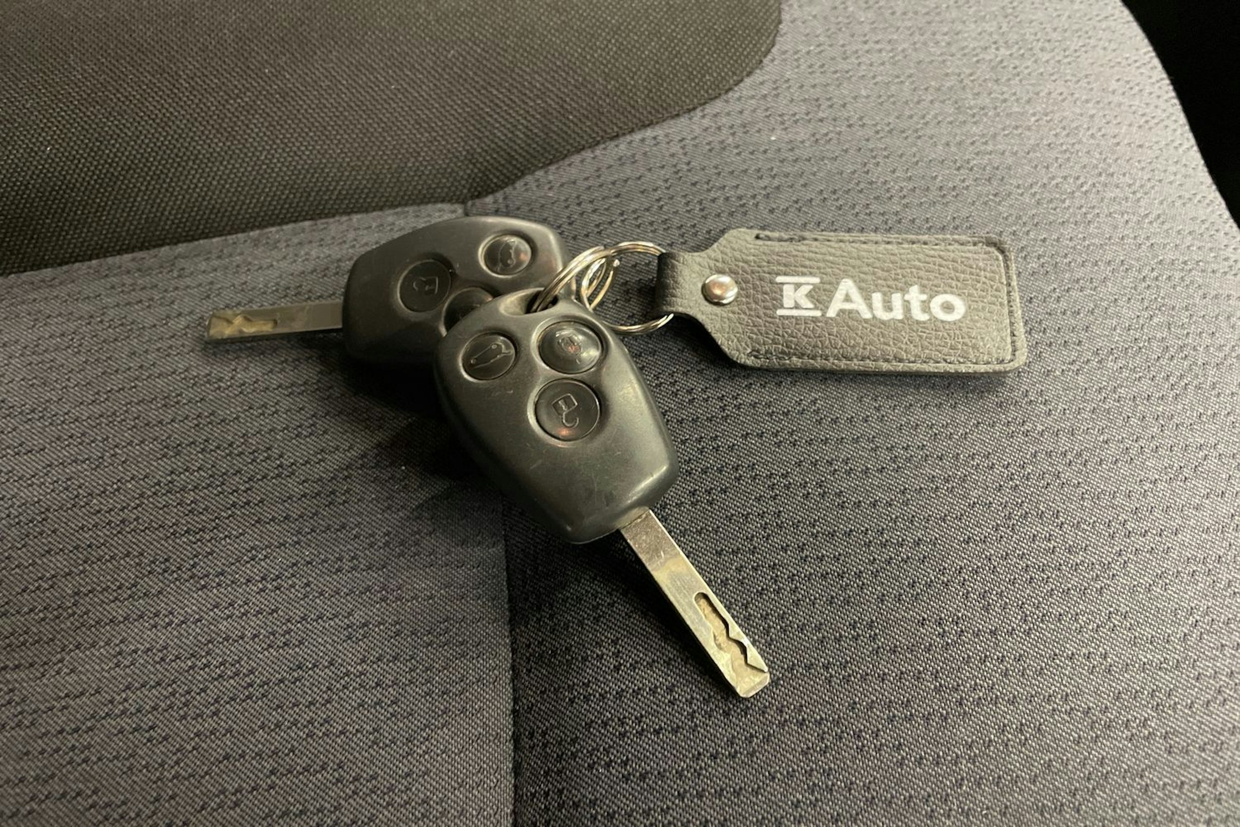 musta Opel Vivaro 2015 kuva 21.