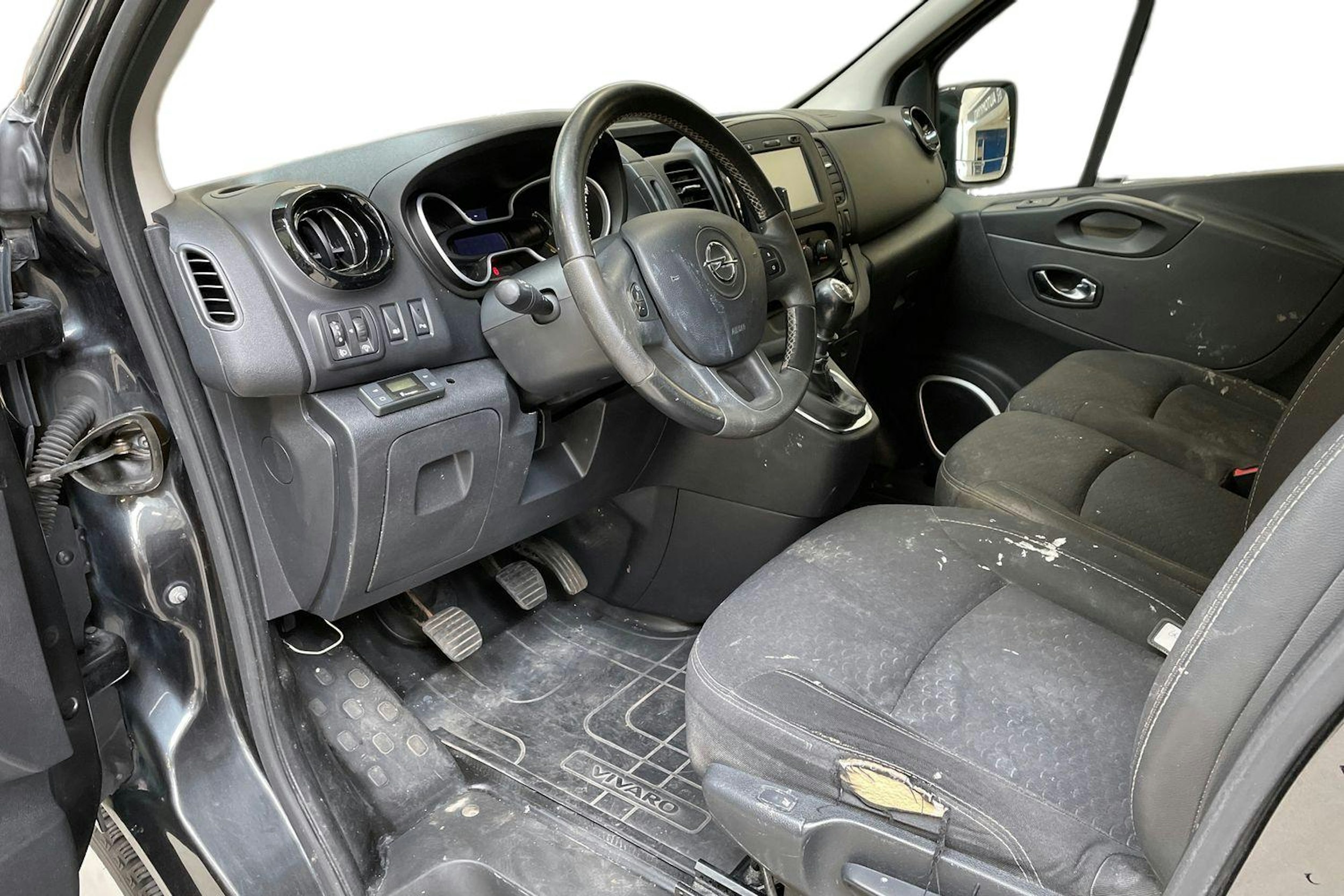 musta Opel Vivaro 2015 kuva 6.
