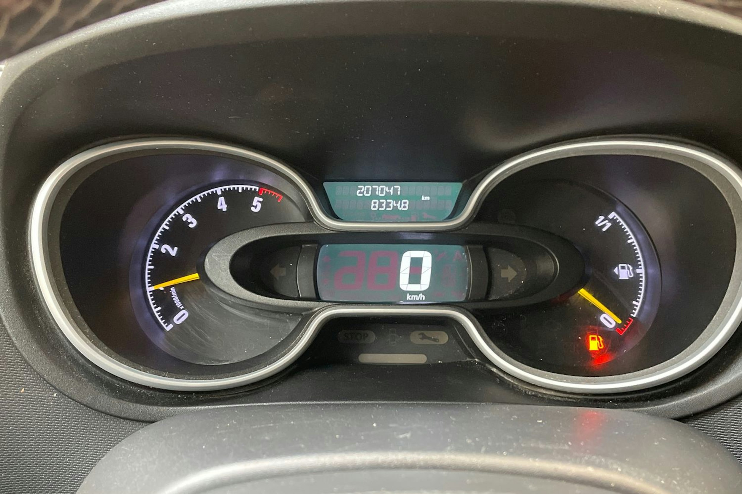 musta Opel Vivaro 2015 kuva 12.