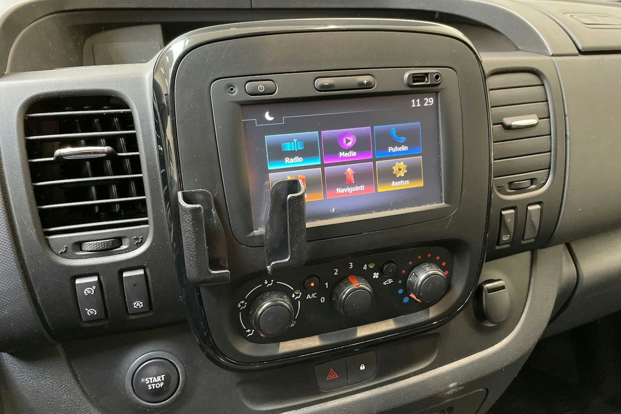 musta Opel Vivaro 2015 kuva 14.