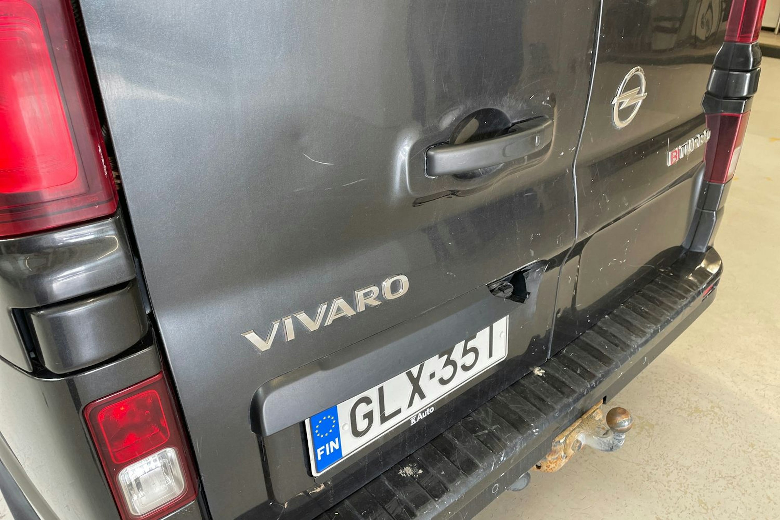 musta Opel Vivaro 2015 kuva 22.