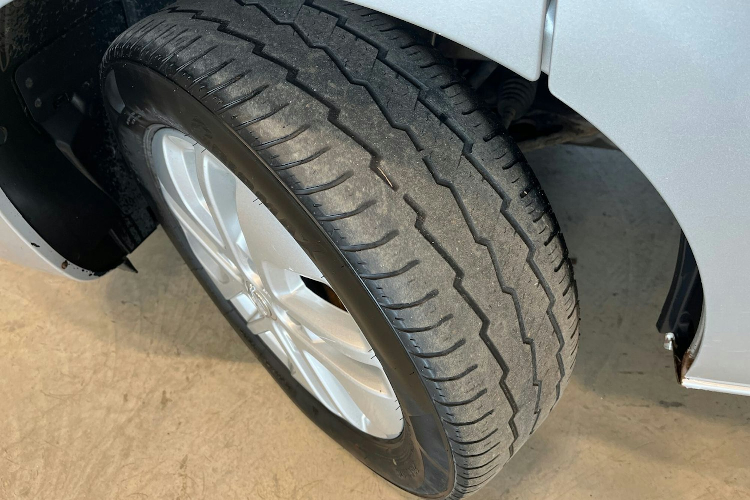 harmaa Opel Vivaro 2016 kuva 13.